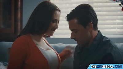 Ρομαντικό σεξ με μια καλή μαμά με πλούσιο στήθος